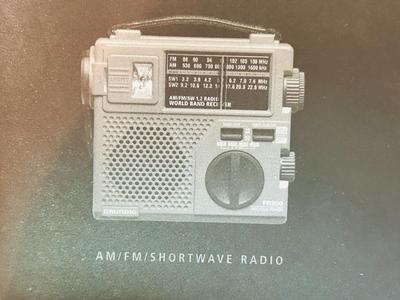 GRUNDIG FR200 AM/FM SHORTWAVE RADIO, VINTAGE MINI FAN, ELECTRIC 24HR TIMER, & PAPER/NAPKIN HOLDER