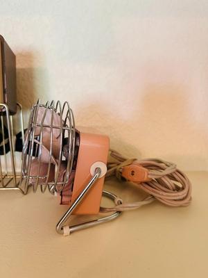 GRUNDIG FR200 AM/FM SHORTWAVE RADIO, VINTAGE MINI FAN, ELECTRIC 24HR TIMER, & PAPER/NAPKIN HOLDER
