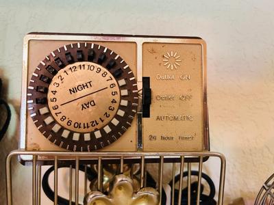 GRUNDIG FR200 AM/FM SHORTWAVE RADIO, VINTAGE MINI FAN, ELECTRIC 24HR TIMER, & PAPER/NAPKIN HOLDER