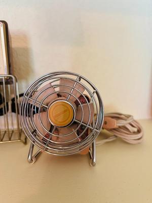 GRUNDIG FR200 AM/FM SHORTWAVE RADIO, VINTAGE MINI FAN, ELECTRIC 24HR TIMER, & PAPER/NAPKIN HOLDER