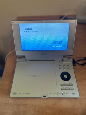 PANOSONIC SD-KP195N PORTABLE DVD PLAYER