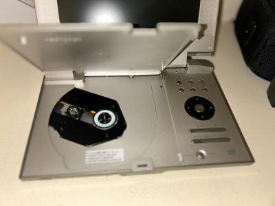 PANOSONIC SD-KP195N PORTABLE DVD PLAYER