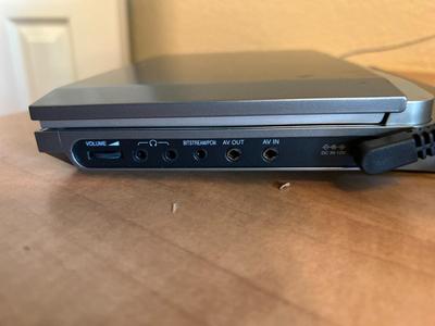 PANOSONIC SD-KP195N PORTABLE DVD PLAYER