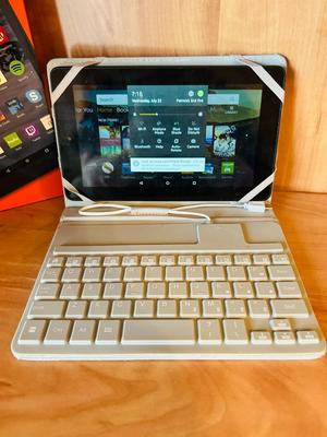 AMAZON 32GB FIRE HD 8 TABLET WITH ALEXA AND BONUS KEYBOARD CASE