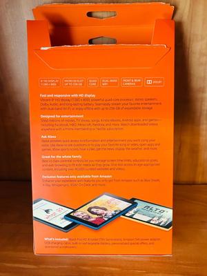 AMAZON 32GB FIRE HD 8 TABLET WITH ALEXA AND BONUS KEYBOARD CASE