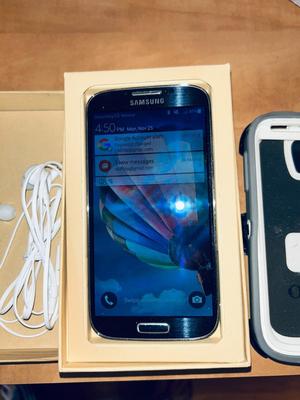 SAMSUNG GALAXY S4 CELL PHONE W/OTTERBOX AND 2 FLIP PHONES