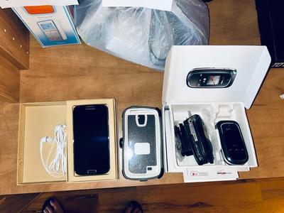 SAMSUNG GALAXY S4 CELL PHONE W/OTTERBOX AND 2 FLIP PHONES