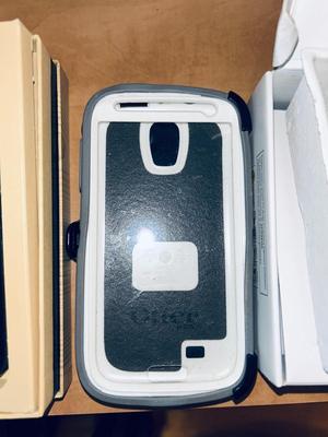 SAMSUNG GALAXY S4 CELL PHONE W/OTTERBOX AND 2 FLIP PHONES
