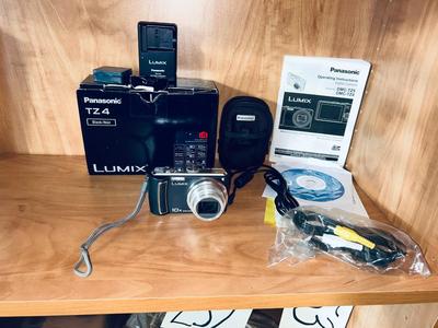 PANASONIC LUMIX DMC-TZ4 DIGITAL CAMERA WITH EXTRAS