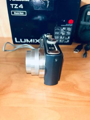 PANASONIC LUMIX DMC-TZ4 DIGITAL CAMERA WITH EXTRAS