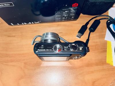 PANASONIC LUMIX DMC-TZ4 DIGITAL CAMERA WITH EXTRAS