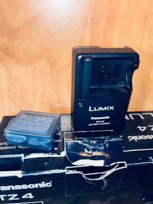 PANASONIC LUMIX DMC-TZ4 DIGITAL CAMERA WITH EXTRAS