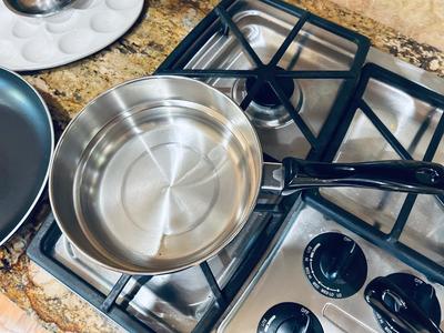 KITCHENCRAFT BY AMERICRAFT PANS AND TRAMONTINA FRYING PAN