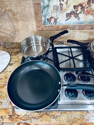 KITCHENCRAFT BY AMERICRAFT PANS AND TRAMONTINA FRYING PAN