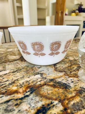 FEDERAL GLASS NESTING BOWLS AND A UNIQUE SYRUP DISPENSER