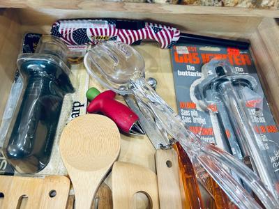 ORANGE-WOOD UTENSILS, CUTE MEASUREMENT SPOONS, AND OTHER UTENSILS