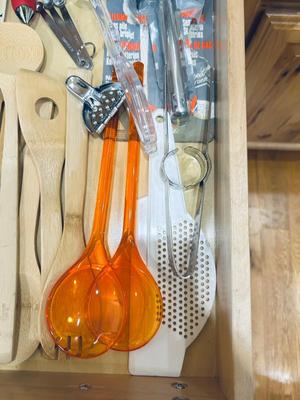 ORANGE-WOOD UTENSILS, CUTE MEASUREMENT SPOONS, AND OTHER UTENSILS