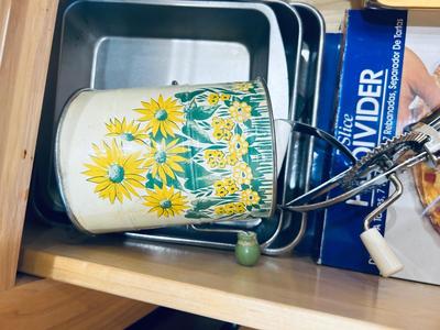VINTAGE NUT CHOPPER AND FLOWER SIFTER, HAND BEATERS, AND BAKEWARE