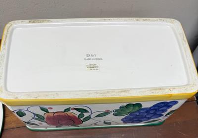2 decorative ceramics pieces