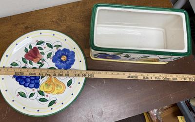 2 decorative ceramics pieces
