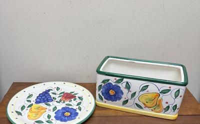 2 decorative ceramics pieces