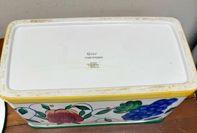 2 decorative ceramics pieces