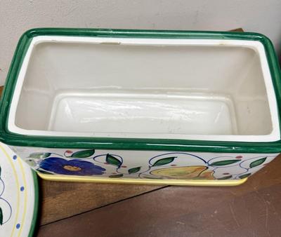 2 decorative ceramics pieces