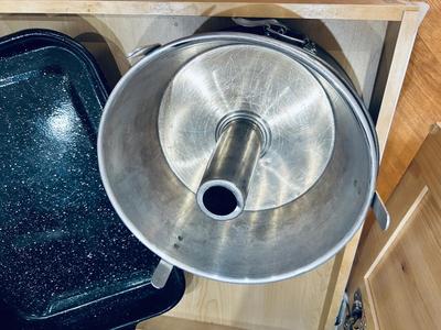 CAKE PAN, ROASTER PAN, COPPER KETTLE SERVER & A BUNT PAN