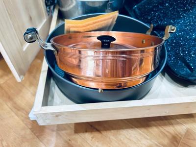 CAKE PAN, ROASTER PAN, COPPER KETTLE SERVER & A BUNT PAN