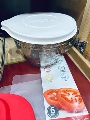 PYREX SERVING/BAKING DISHES, CHOP MATS AND 8 CUP GLASS LIDDED LIQUID MEASURING CUP