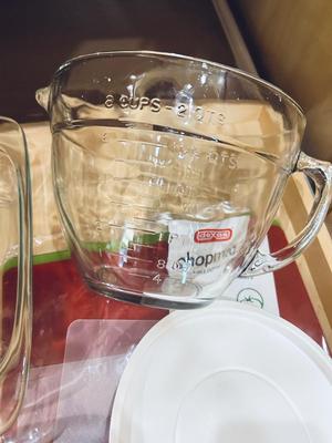PYREX SERVING/BAKING DISHES, CHOP MATS AND 8 CUP GLASS LIDDED LIQUID MEASURING CUP