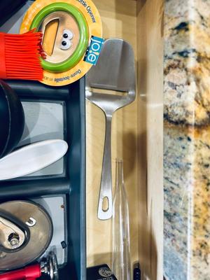 NEXT TO THE LAST LOT OF KITCHEN UTENSILS