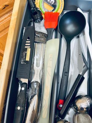 NEXT TO THE LAST LOT OF KITCHEN UTENSILS
