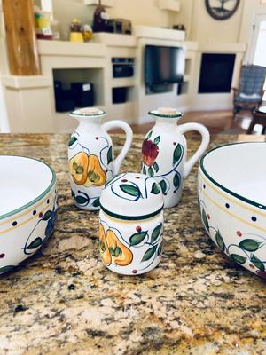 EVERYDAY GIBSON HOUSEWARES SERVING PIECES