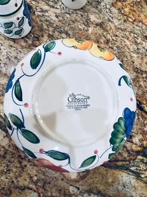 EVERYDAY GIBSON HOUSEWARES SERVING PIECES