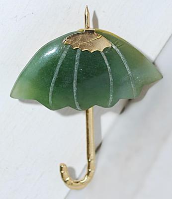 GREEN QUART UMBRELLA BROOCH (1¾" x 1½") with Gold Colored Handle & Top on a Gold Tone Setting