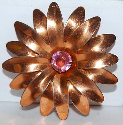 VINTAGE 1950's or 1960's Copper-Style TIN BROOCH (2½" Diam.) with a Round Beveled PINK Center Stone