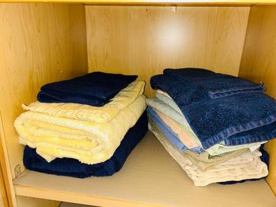BATH TOWELS-HAND TOWELS AND WASH CLOTHES