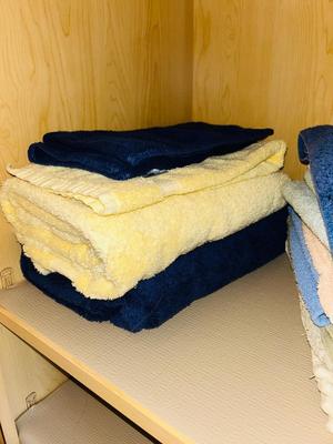 BATH TOWELS-HAND TOWELS AND WASH CLOTHES