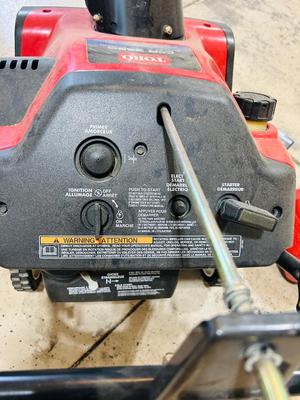 TORO CCR3650 ELECTRIC START SNOW BLOWER LIKE NEW
