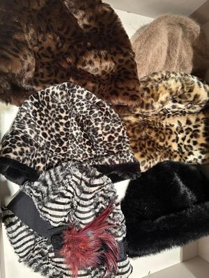Clothing - Hat lot - w/ faux fur