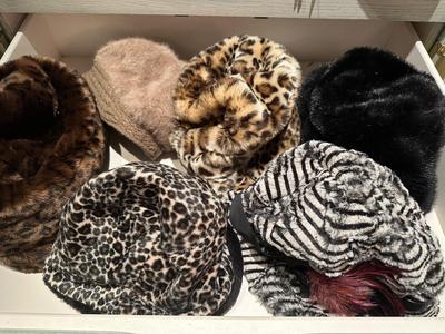 Clothing - Hat lot - w/ faux fur