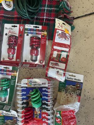 EXCELLENT AMOUNT OF COLORED LIGHT BULBS