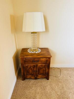 ETHAN ALLEN ENCLOSED NIGHTSTAND WITH LEAD CRYSTAL LAMP