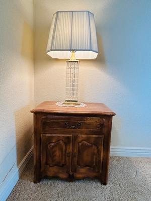 ETHAN ALLEN ENCLOSED NIGHTSTAND WITH LEAD CRYSTAL LAMP