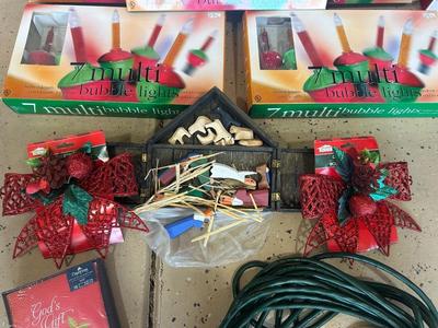 5 PACKS OF MULTI-BUBBLE LIGHTS, HEAVY OUTDOOR EXTENTION CORD AND OTHER HOLIDAY DECOR