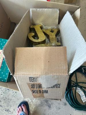 5 PACKS OF MULTI-BUBBLE LIGHTS, HEAVY OUTDOOR EXTENTION CORD AND OTHER HOLIDAY DECOR