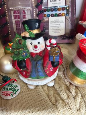 STORAGE TOTE AND MERRY CHRISTMAS DECOR FOR DECKING THE HALLS