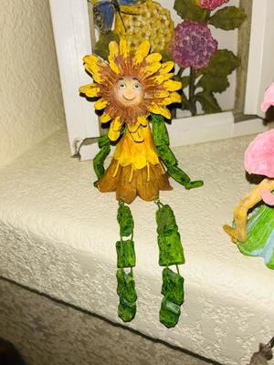 JUST LIKE THE HAPPY FRUIT, HAPPY FLOWERS TO MAKE YOUR DAY BRIGHTER