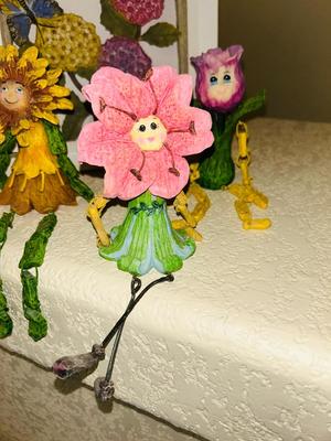 JUST LIKE THE HAPPY FRUIT, HAPPY FLOWERS TO MAKE YOUR DAY BRIGHTER